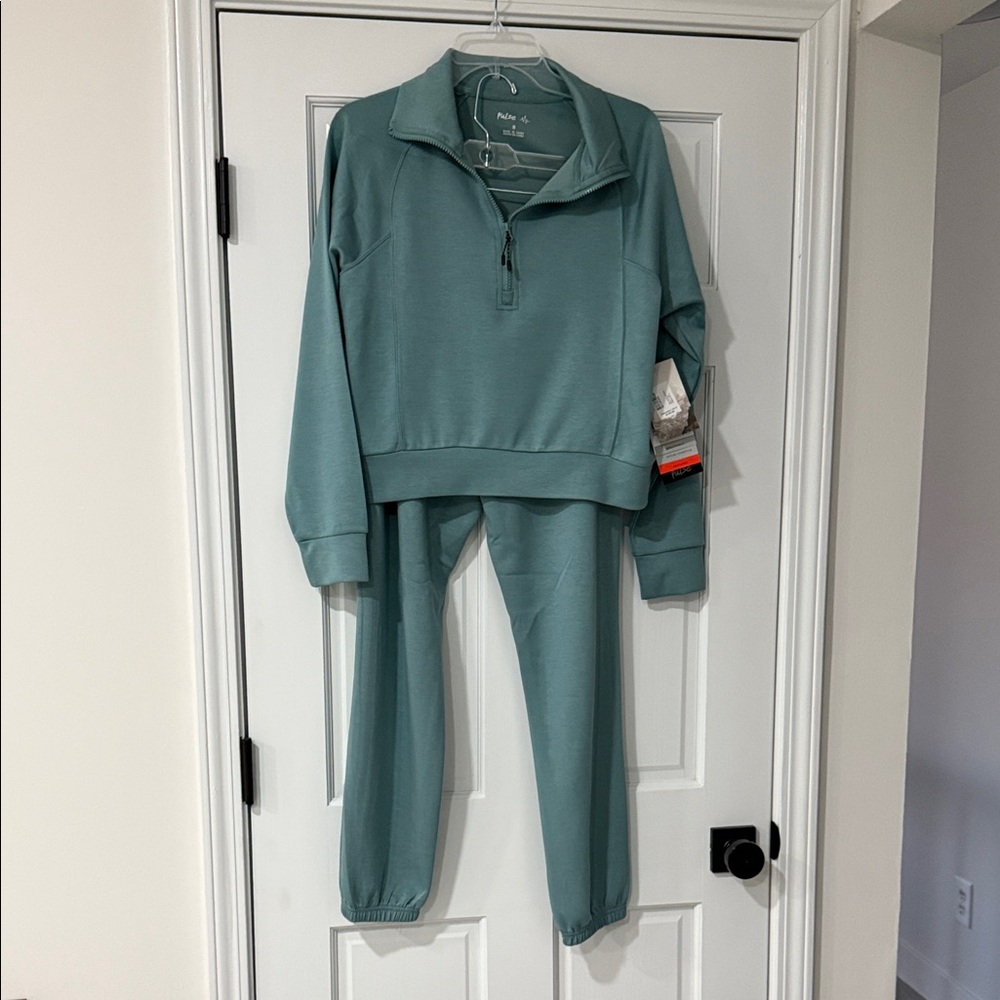 Pulse Teal Women's Quarter-Zip Sweatshirt set